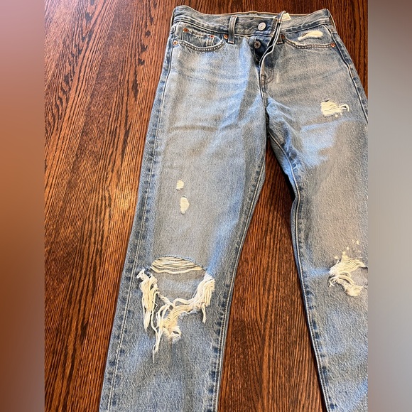 LEVI’S WEDGIE DISTRESSED STRAIGHT FIT JEANS - Picture 4 of 13